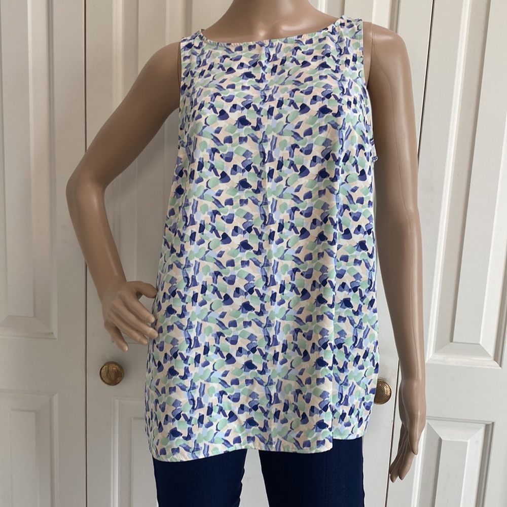 Primark Womens Size 8 Adorable Sleeveless Blouse. NWOT. So pretty.